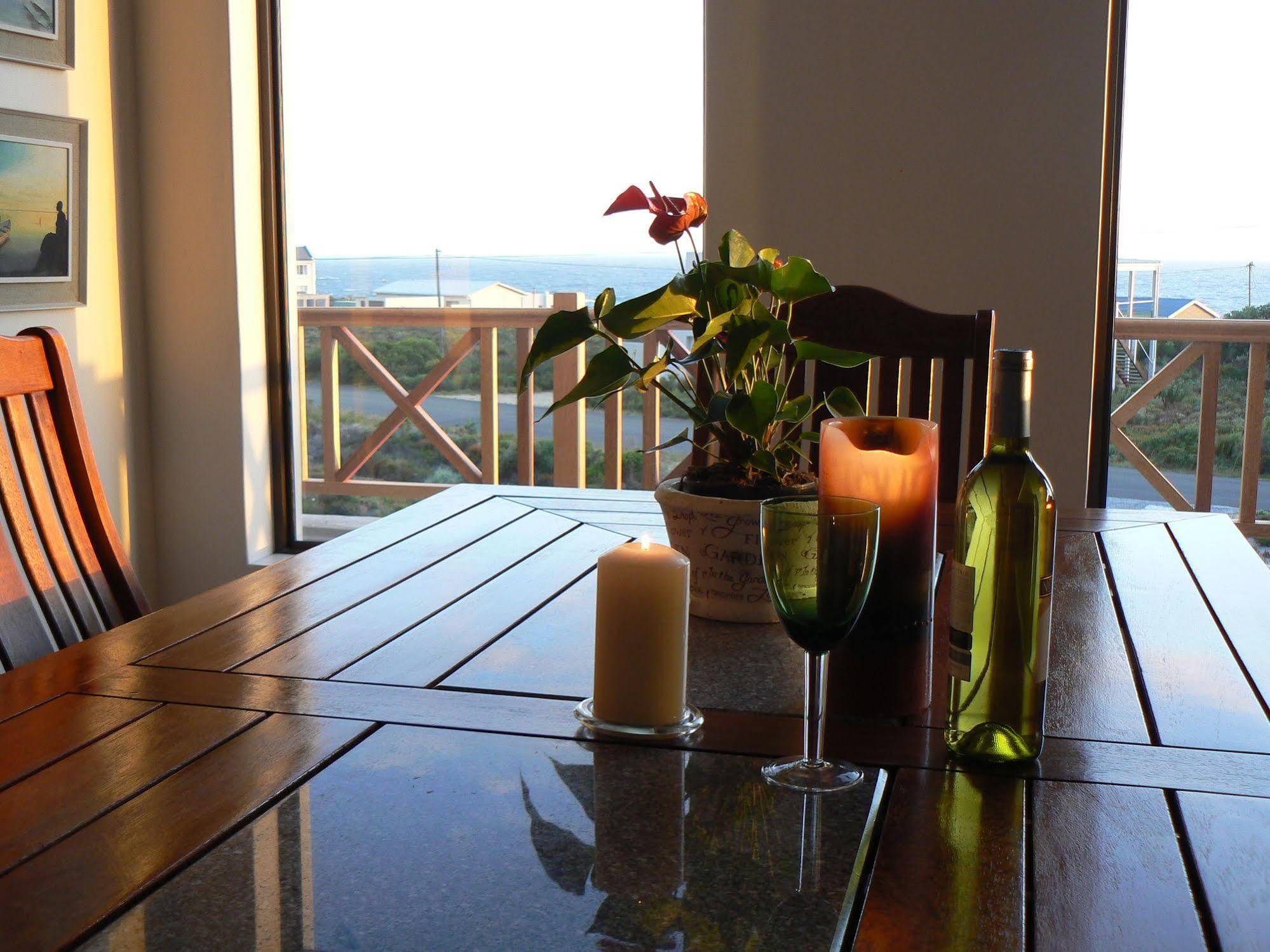 Van Den Berg'S Guesthouse Bettyʼs Bay エクステリア 写真