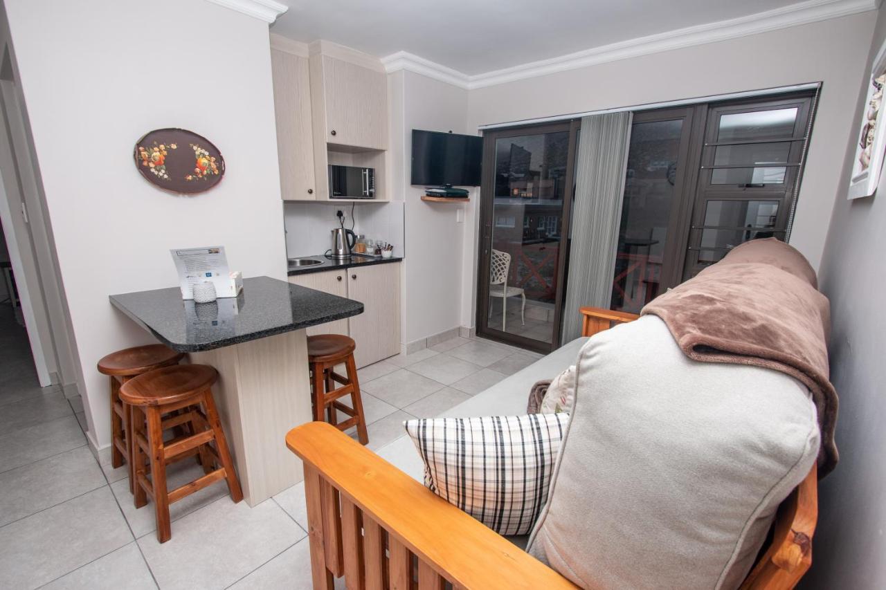 Van Den Berg'S Guesthouse Bettyʼs Bay エクステリア 写真