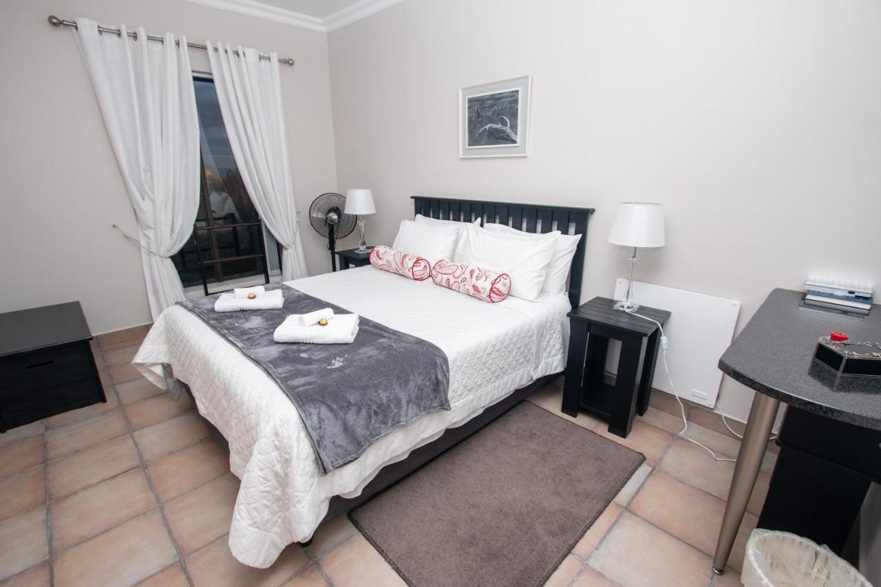 Van Den Berg'S Guesthouse Bettyʼs Bay エクステリア 写真
