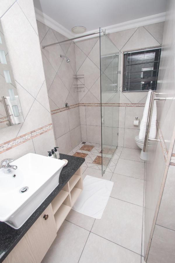 Van Den Berg'S Guesthouse Bettyʼs Bay エクステリア 写真